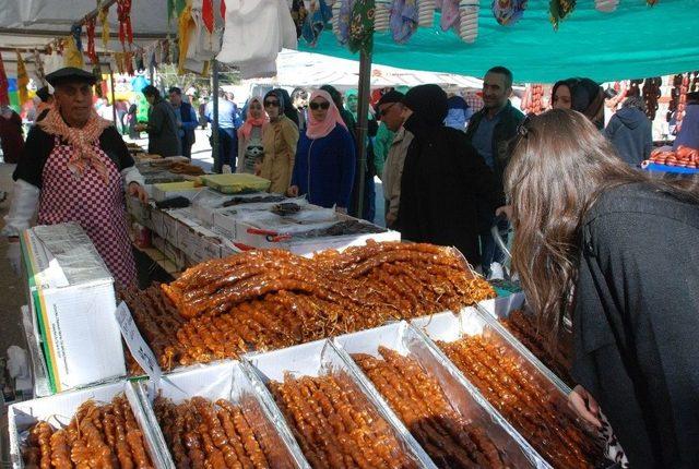 Tokat’ta Şehit Aileleri Yararına Yöresel Ürünler Festivali