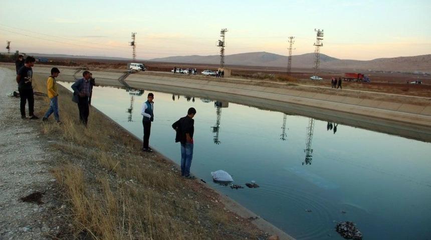 &Ccedil;ocuk İş&ccedil;ileri Taşıyan Trakt&ouml;r Sulama Kanalına D&uuml;şt&uuml;, 6 &Ccedil;ocuk Son Anda Kurtarıldı
