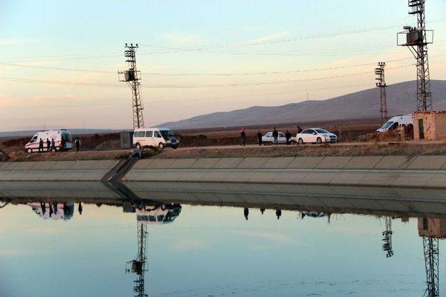 Çocuk İşçileri Taşıyan Traktör Sulama Kanalına Düştü, 6 Çocuk Son Anda Kurtarıldı