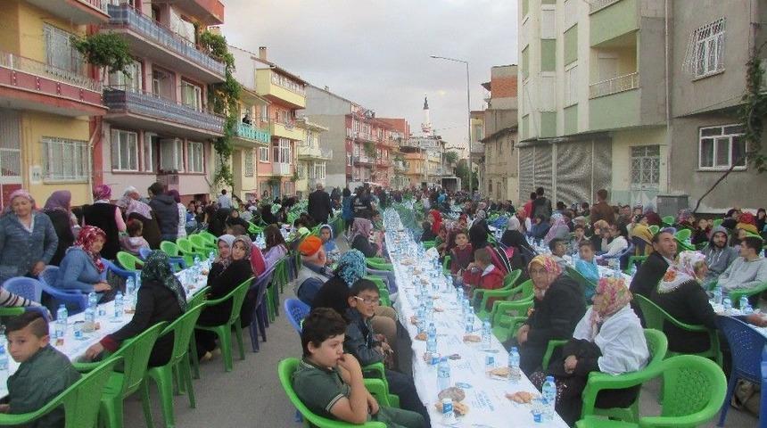 Sandıklı&rsquo;da Mahalle İftarları Yoğun Katılım İle Devam Ediyor