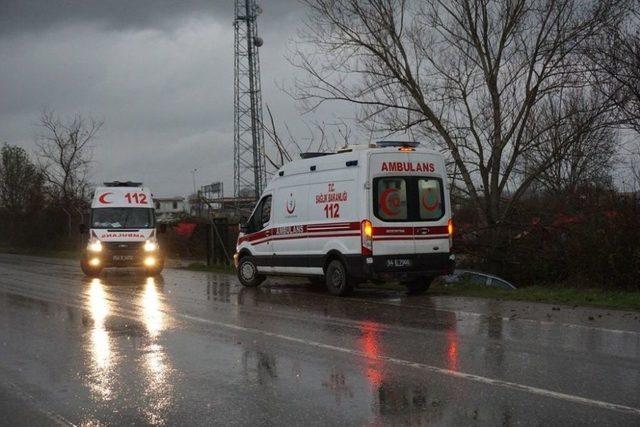 Sakarya’da Otomobil Şarampole Uçtu: 2 Yaralı