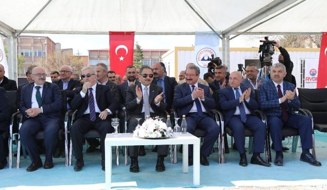 Er&uuml; Tıp Fak&uuml;ltesi&rsquo;ndeki Temel Atma T&ouml;renine &Ouml;zhaseki De Katıldı