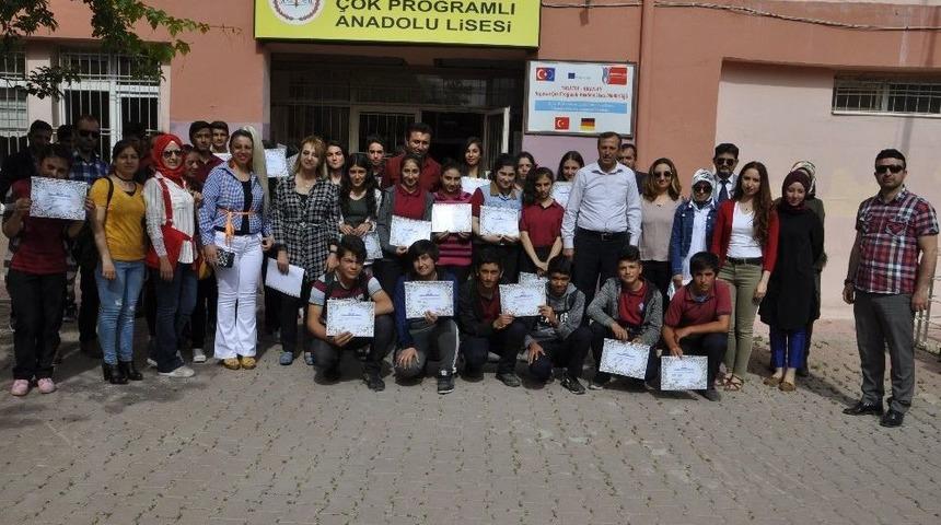 Dereceye Giren &Ouml;ğrencilere Belge Verildi