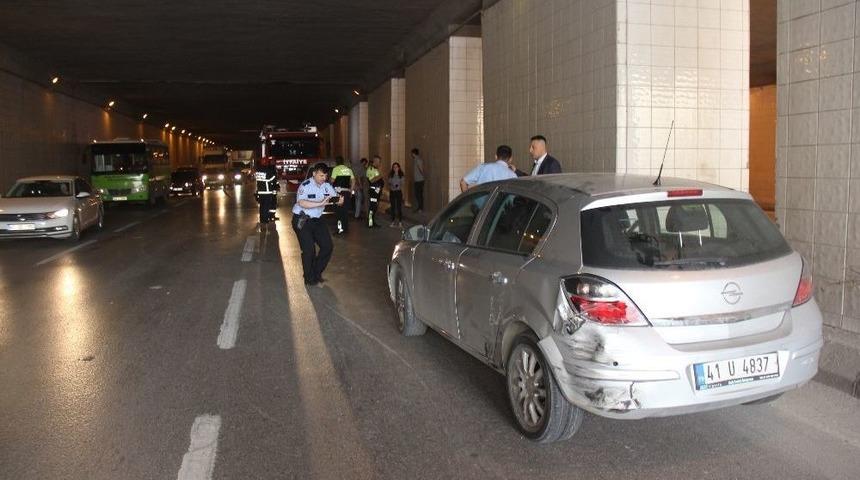 Kazayı G&ouml;r&uuml;p Yavaşlayan Otomobile Arkadan Gelen Ara&ccedil;lar &Ccedil;arptı