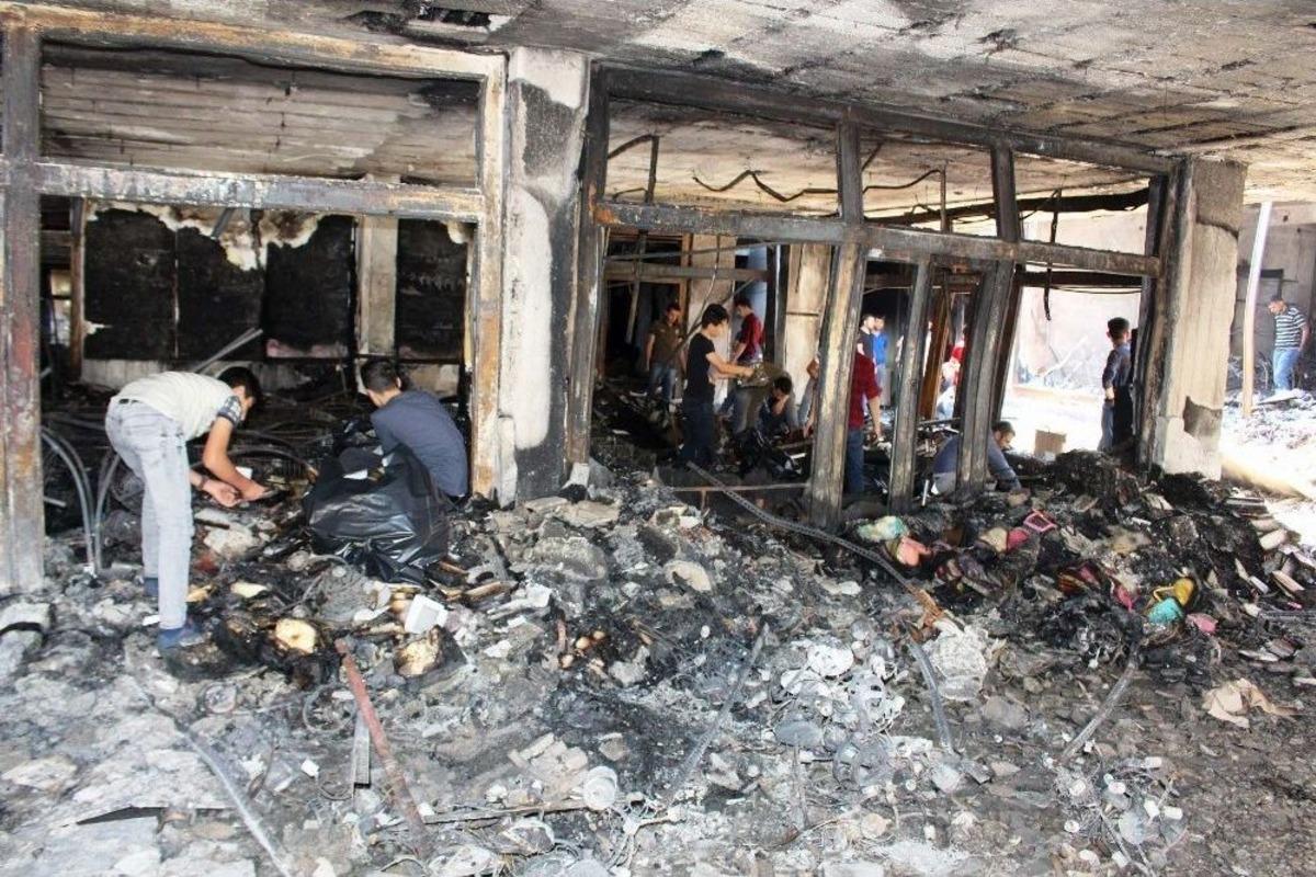 Yangında 10 İş Yeri K&uuml;le D&ouml;nd&uuml;