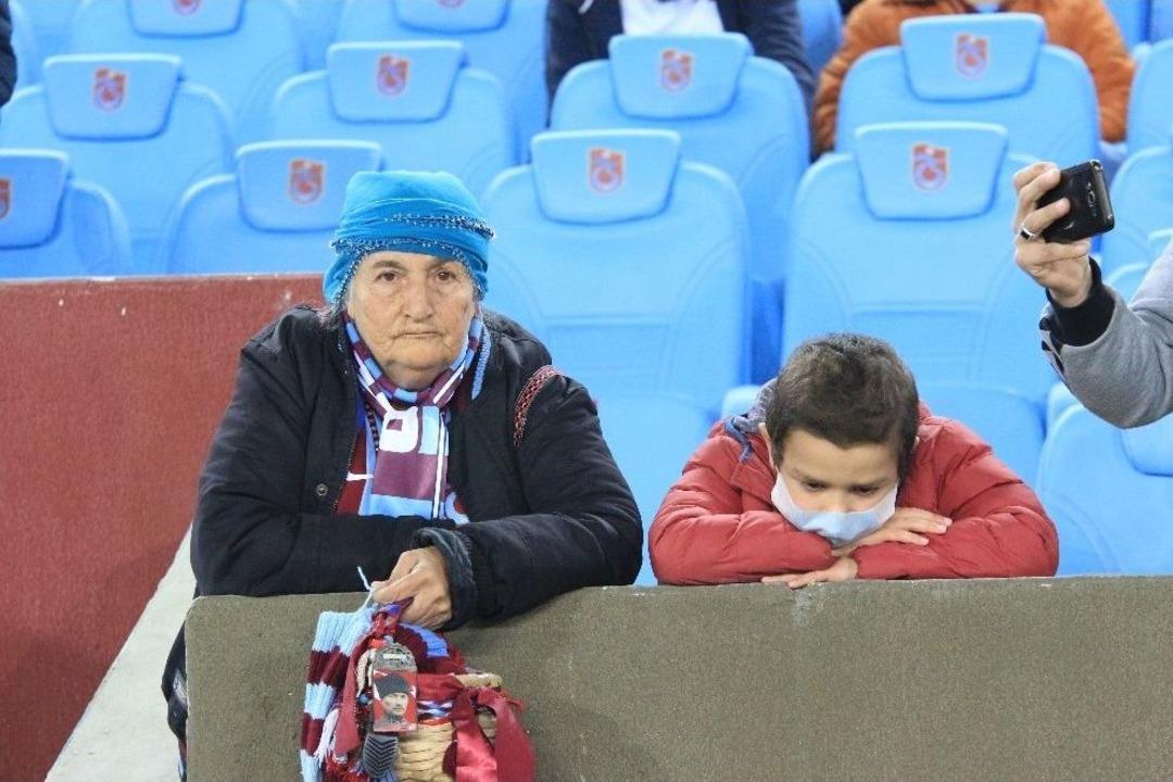 S&uuml;per Lig: Trabzonspor: 1 - Antalyaspor: (ilk Yarı)