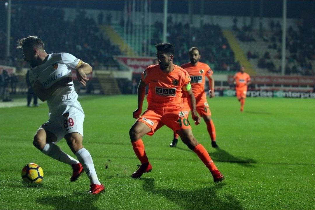 S&uuml;per Lig: Alanyaspor: - Kayserispor: 1 (ilk Yarı)