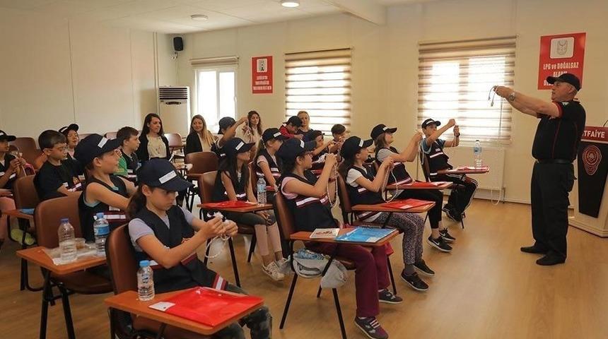 Halat Bağladılar, Yangın T&uuml;p&uuml;n&uuml; Nasıl Kullanacaklarını &Ouml;ğrendiler