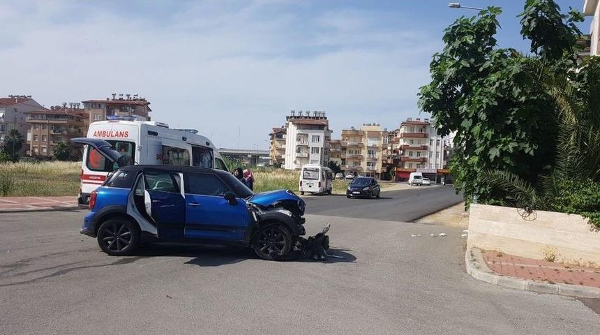 Manavgat&rsquo;ta Trafik Kazası: 2 Yaralı
