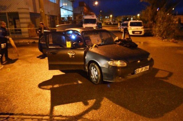 İzmir’de Seyir Halindeki Araca Silahlı Saldırı: 1 Yaralı