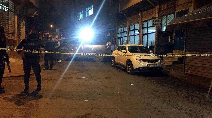 Okmeydanı&rsquo;nda Ş&uuml;pheli Pankart Alarmı