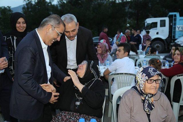 Başkan Çelikcan, Pozantı’da Vatandaşlarla Bir Araya Geldi