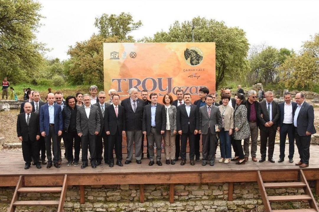 Uluslararası Homeros Edebiyat Festivali &rsquo;troyazar&rsquo; Başladı