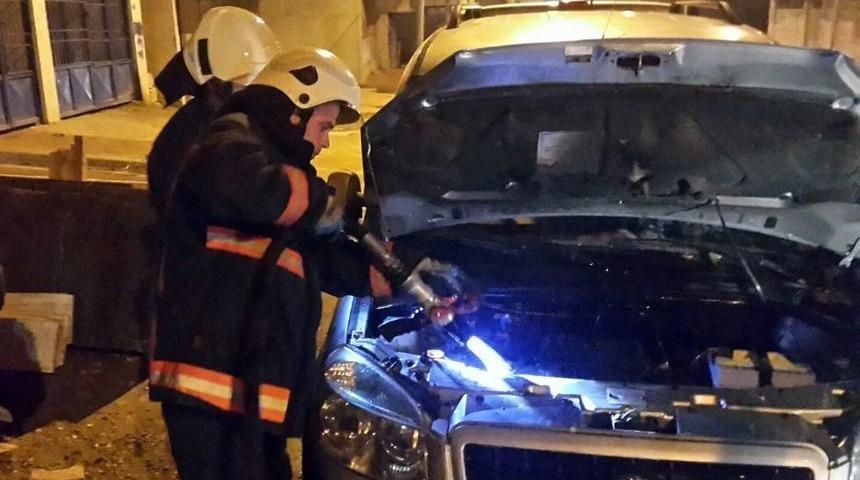 Siirt&rsquo;te Park Halindeki Ara&ccedil;ta Yangın