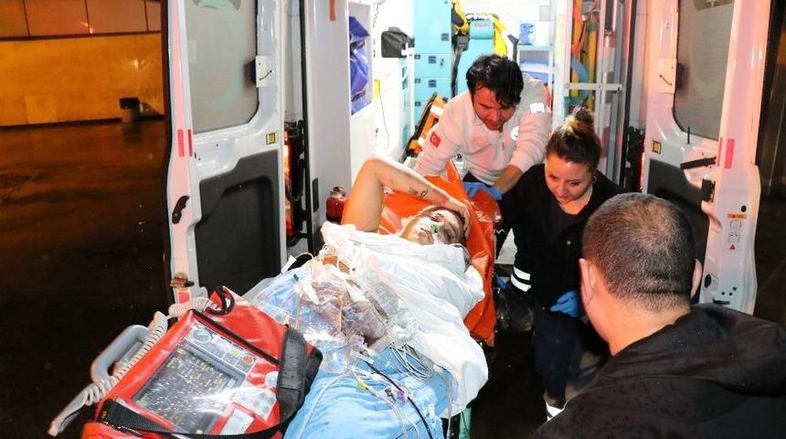 Gazinoda &Ccedil;alışan Travestiyi Vurup Hastane Bah&ccedil;esine Attılar