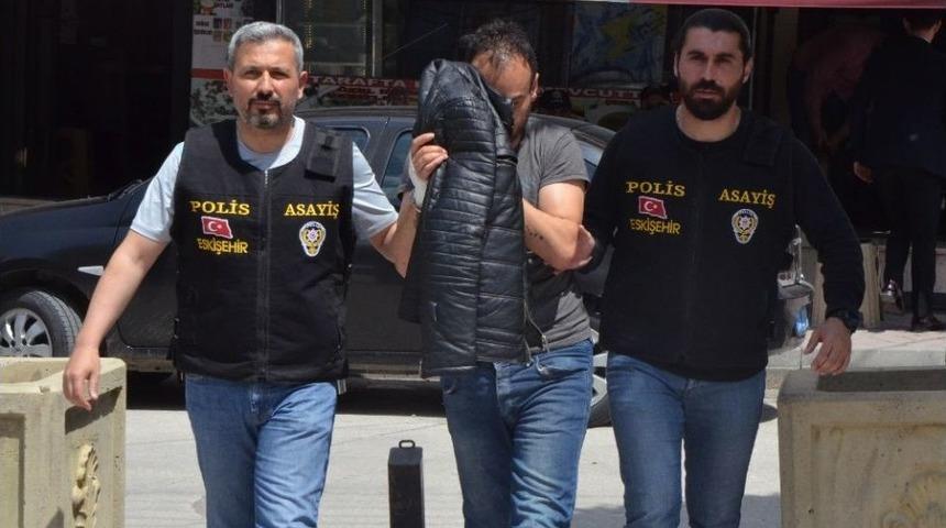 Cezaevinden İzinli &Ccedil;ıktı, Kamyonet &Ccedil;aldı