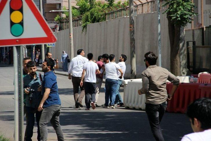 Diyarbakır’da Öcalan Lehine Slogan Atan Gruba Müdahale: 1 Gözaltı