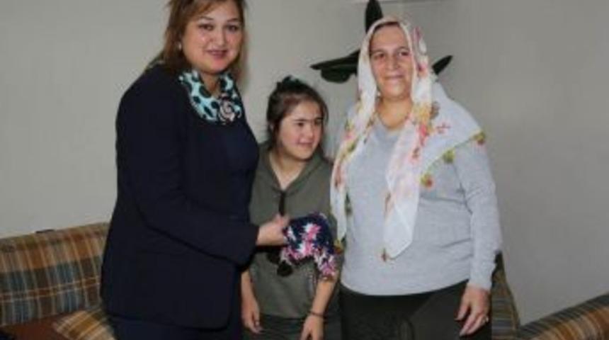 Vali Toprak’ın Eşinden Engellilere Ziyaret