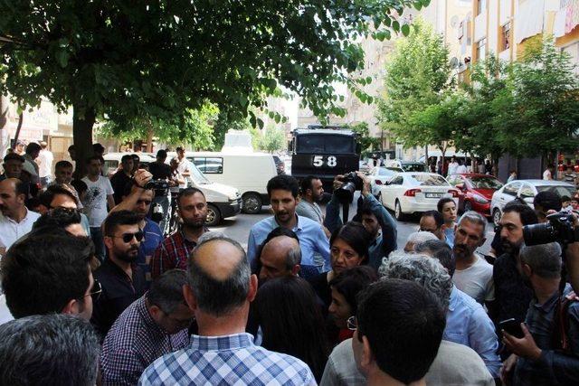 Diyarbakır’da Öcalan Lehine Slogan Atan Gruba Müdahale: 1 Gözaltı