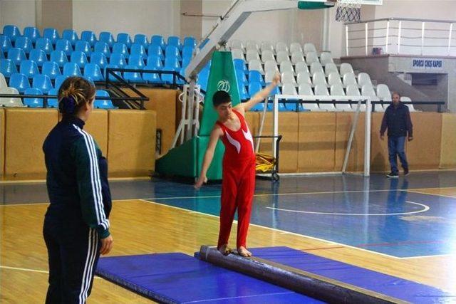 Erzincan’da Özel Sporcular Jimnastik Şampiyonası Yapıldı