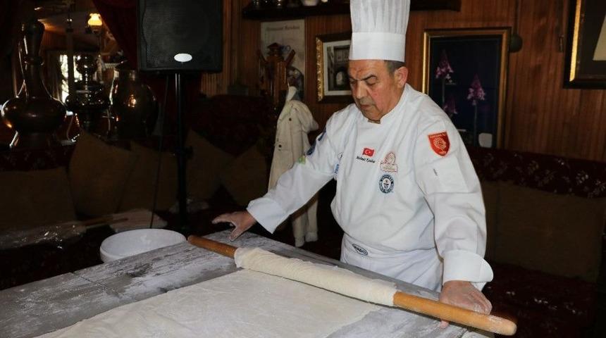 D&uuml;nya Rekoru Kıran Kahramanmaraşlı Tatlı &Uuml;reticisi: &ldquo;yarım Ton Ağırlığında Baklava Hazırladık Gururluyuz&rdquo;