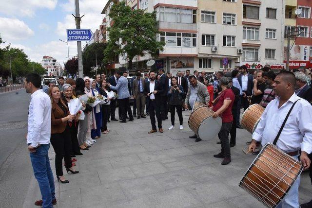 Ak Partinin Adayları Bakan Gibi Karşılandı