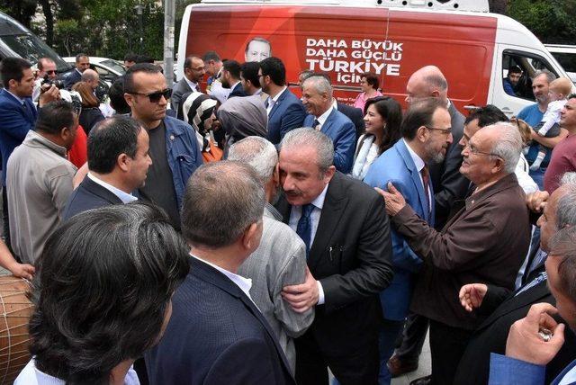 Ak Partinin Adayları Bakan Gibi Karşılandı