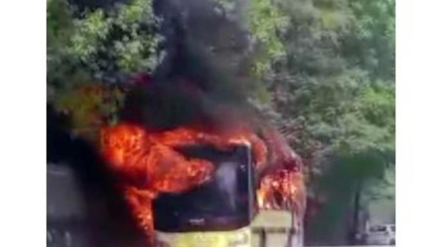 Bursa&rsquo;da Belediye Otob&uuml;s&uuml; Alev Alev Yandı, Faciadan D&ouml;n&uuml;ld&uuml;