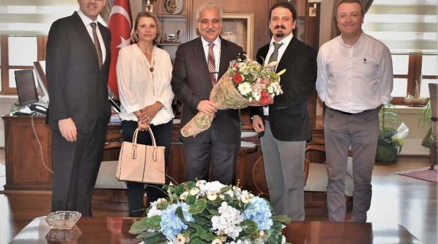 Vali G&uuml;ven&ccedil;er Manisa Tabip Odasının Yeni Y&ouml;netimini Kabul Etti