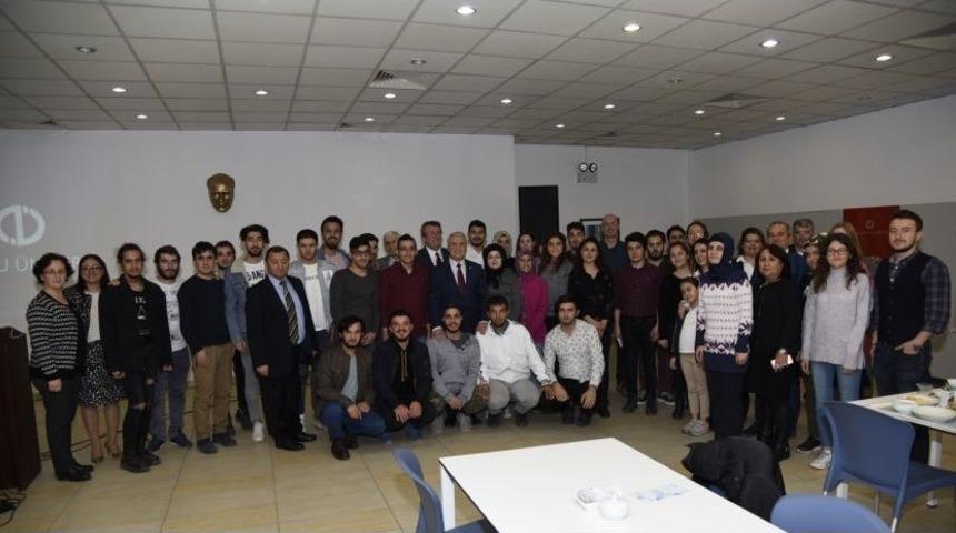 Rekt&ouml;r G&uuml;ndoğan Engelli &Ouml;ğrencilerle Buluştu