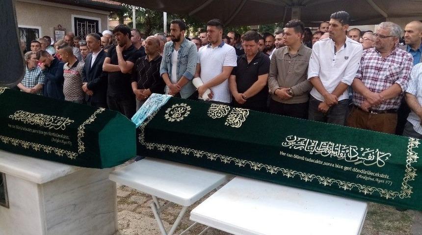 &Uuml;mraniye&rsquo;de Hastane &Ouml;n&uuml;nde &Ouml;ld&uuml;r&uuml;len &Ccedil;ift Son Yolculuğuna Uğurlandı