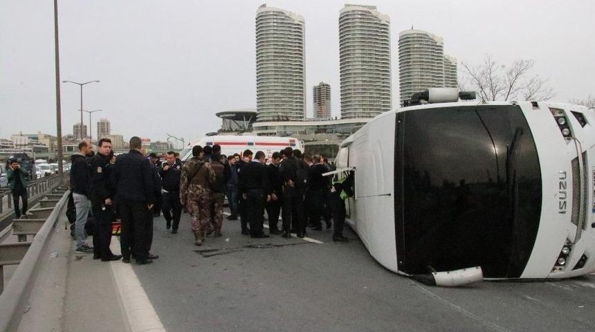 Çevik Kuvvet Midibüsü Devrildi: 5 Polis Yaralı