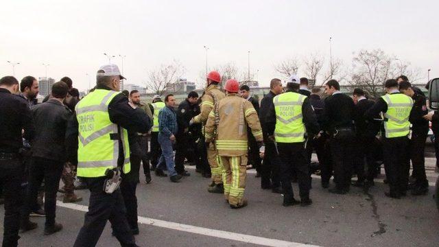 Çevik Kuvvet Midibüsü Devrildi: 5 Polis Yaralı