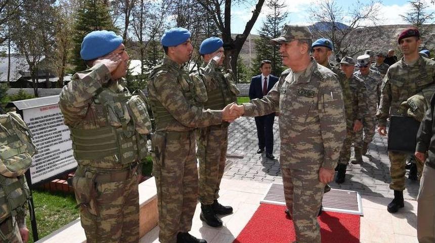 Genelkurmay Başkanı Orgeneral Akar Birlikleri Denetledi