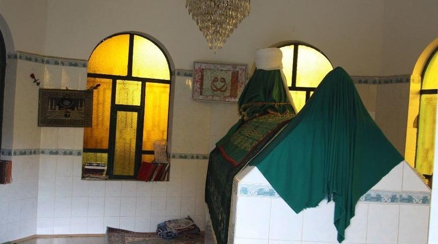 Türbenin Akıl Hastalarına Şifa Kaynağı Olduğuna İnanılıyor