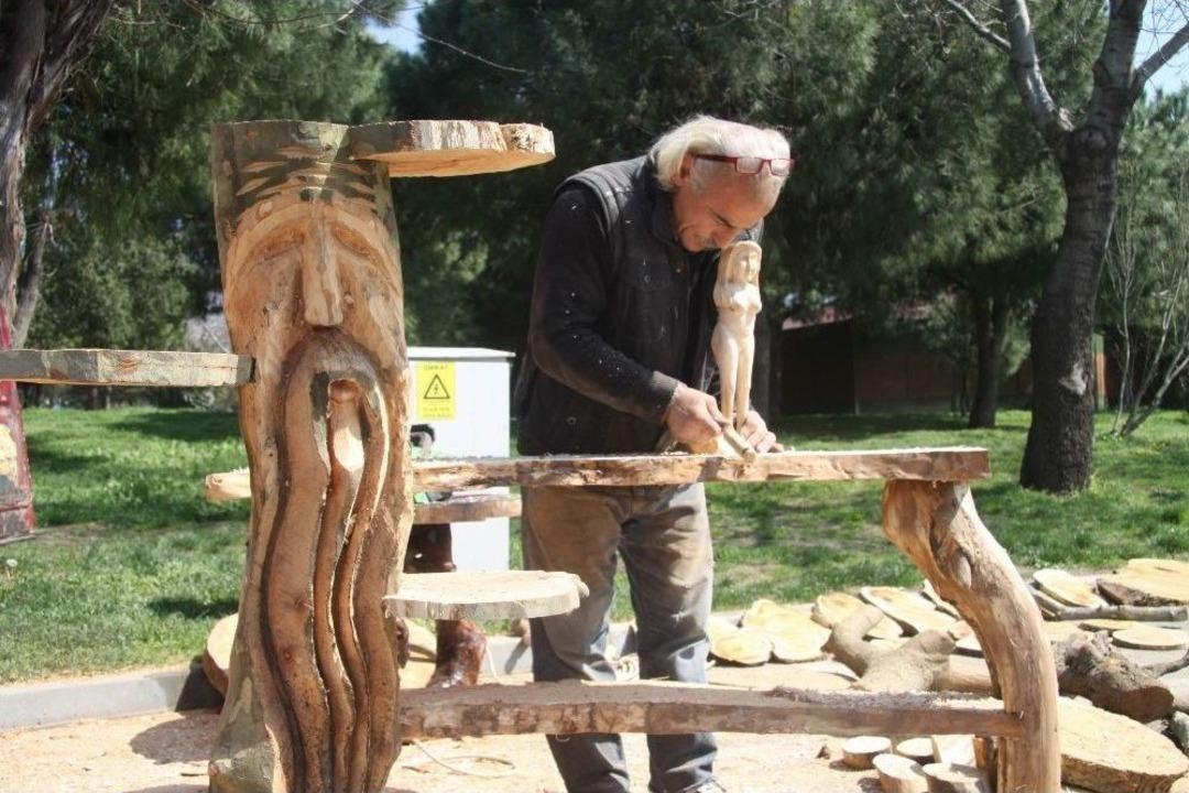 (&ouml;zel) Ekmeğini K&uuml;t&uuml;kten &Ccedil;ıkarıyor