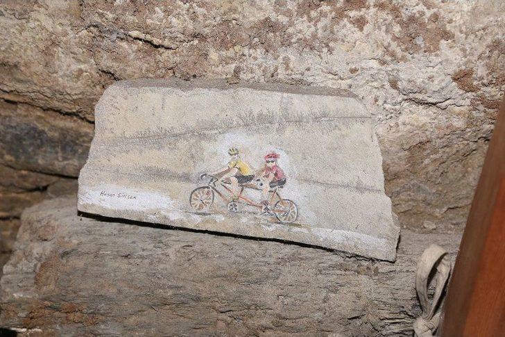 Milyon Yıllık Taşlar Onun Elinde Yeniden Hayat Buluyor G5