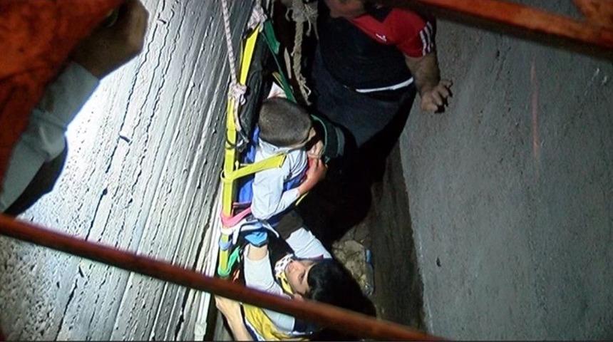 (özel Haber) Havalandırma Boşluğuna Düşen Çocuk İtfaiye Tarafından Kurtarıldı