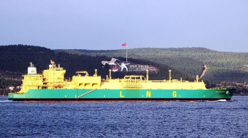 Doğalgaz Tankeri Çanakkale Boğazı’ndan Geçti