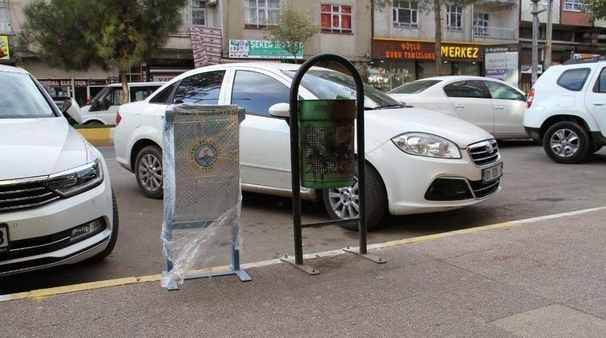 Bismil’de Eskimiş Çöp Kutuları Değiştiriliyor