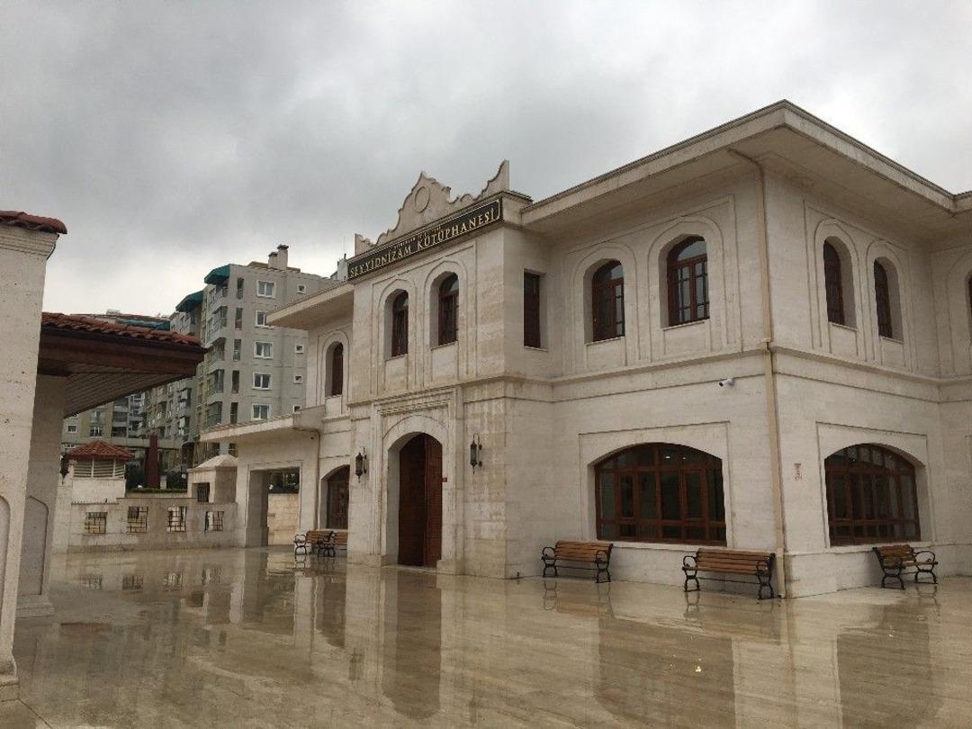 Seyyidnizam K&uuml;t&uuml;phanesi 24 Saat Vatandaşlara Hizmet Veriyor