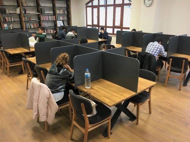 Seyyidnizam Kütüphanesi 24 Saat Vatandaşlara Hizmet Veriyor G4