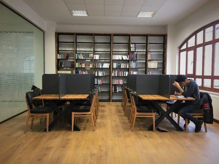 Seyyidnizam Kütüphanesi 24 Saat Vatandaşlara Hizmet Veriyor G5