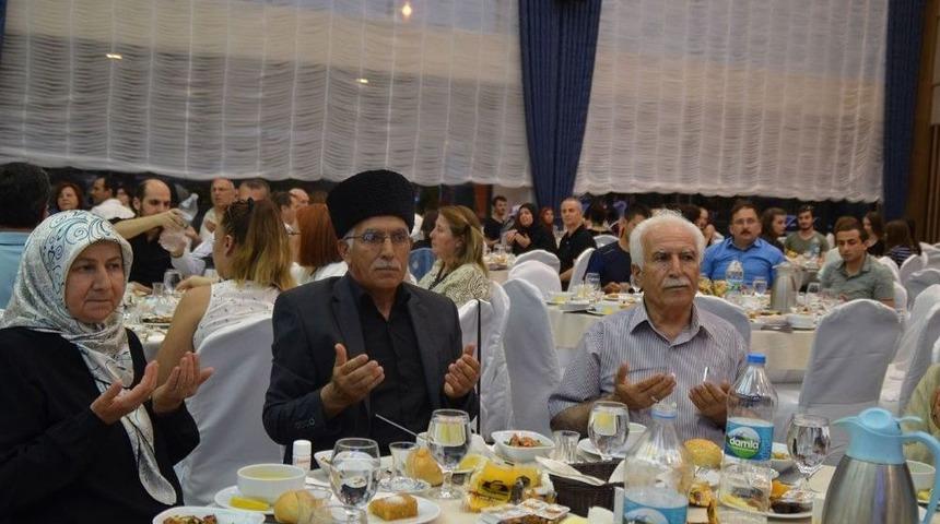 Denizli&rsquo;de Yaşayan &Ccedil;erkesler Katledilen Atalarını Andı