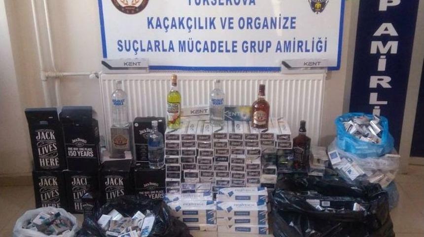 Hakkari&rsquo;de Polis G&uuml;mr&uuml;k Ka&ccedil;ağı Malzemeler Ele Ge&ccedil;irdi