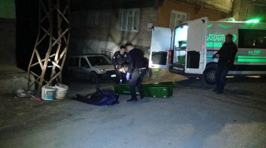 &Ccedil;almaya &Ccedil;alıştığı Ara&ccedil; Sahibi Tarafından Bı&ccedil;aklanarak &Ouml;ld&uuml;r&uuml;ld&uuml;