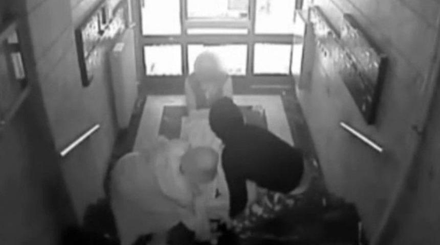 İstanbul&rsquo;da 2 Bu&ccedil;uk Milyonluk &Ccedil;elik Kasa Hırsızlığı Kamerada