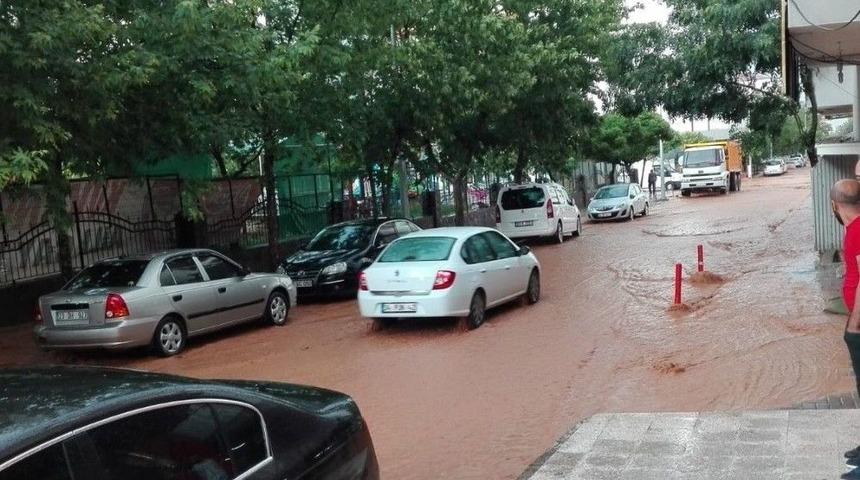 Kovancılar&rsquo;da Sağanak Etkili Oldu