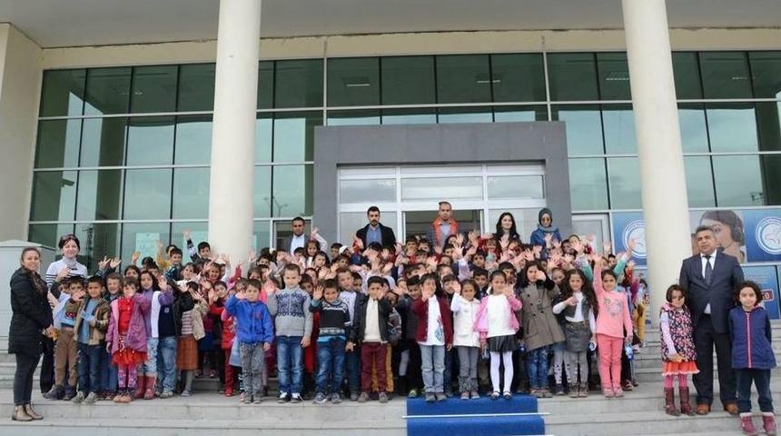 Erciş Belediyesi &Ouml;ğrencileri Sinema İle Tanıştırmaya Devam Ediyor