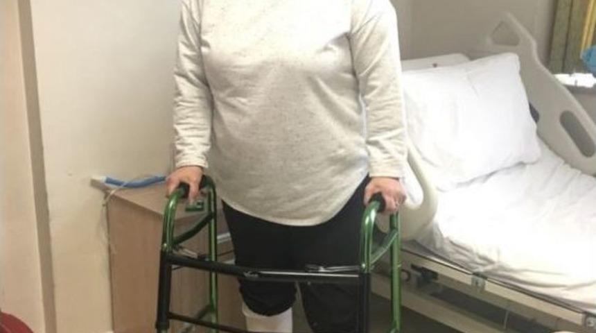 Konya&rsquo;da D&uuml;ş&uuml;p Kal&ccedil;a Kemiği Kırılan Amerikalı Turist Ameliyat Olup Sağlığına Kavuştu